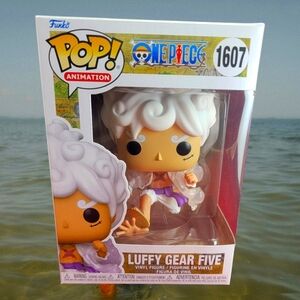 Luffy gear five funko # 1607 (nib) With pop protector